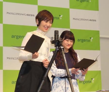 　声優に挑戦した渡辺満里奈（左）