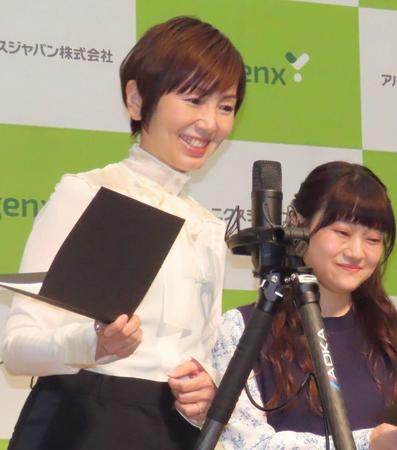 　声優に挑戦した渡辺満里奈（左）