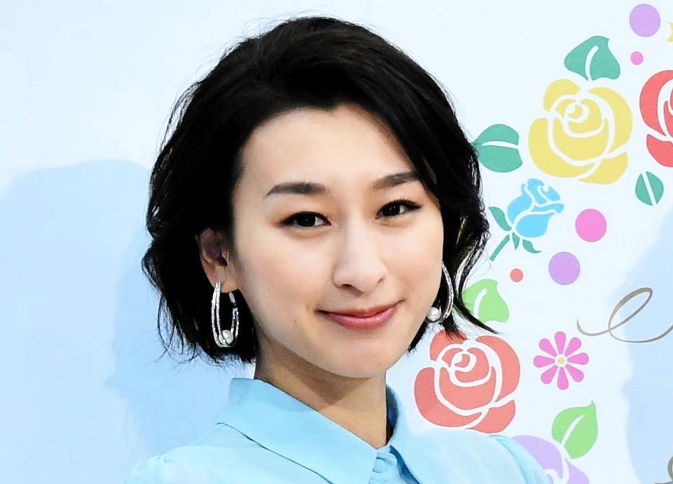 浅田舞 フロント大胆な圧巻妖艶ドレスに「目のやり場困る」「鼻血出ちゃった」「神スタイル」 芸能 デイリースポーツ Online