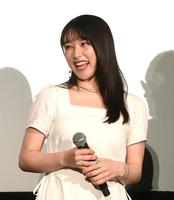 　映画「魔女の香水」完成披露舞台あいさつに登場した桜井日奈子（撮影・堀内翔）