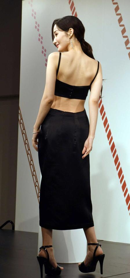 　大胆な衣装で魅了したパク・ミニョン（撮影・佐藤厚）