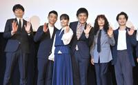 　（左から）博多大吉、瀬口寛之、富田靖子、博多華丸、余貴美子、森永悠希（撮影・西岡正）