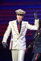 　サヨナラショーに臨んだ宙組トップスターの真風涼帆Ⓒ宝塚歌劇団