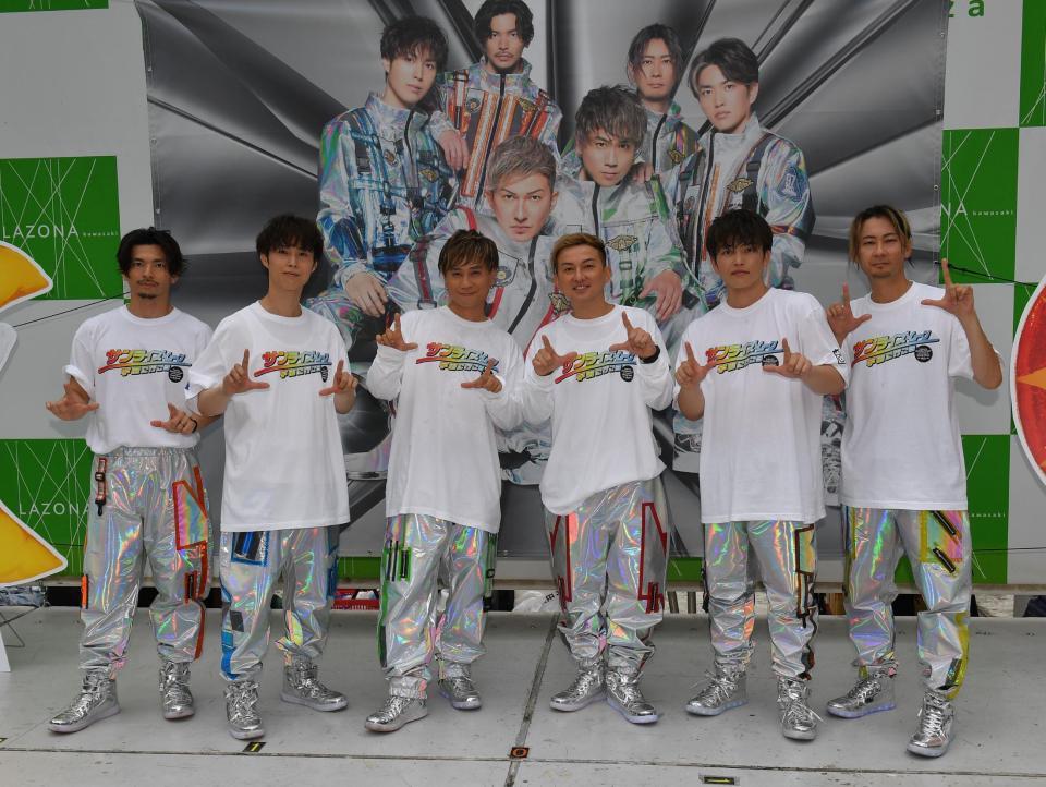 　デビュー記念日にイベントを行ったＤＡ　ＰＵＭＰの（左から）Ｕ－ＹＥＡＲ、ＹＯＲＩ、ＫＩＭＩ、ＩＳＳＡ、ＫＥＮＺＯ、ＴＯＭＯ（撮影・出月俊成）