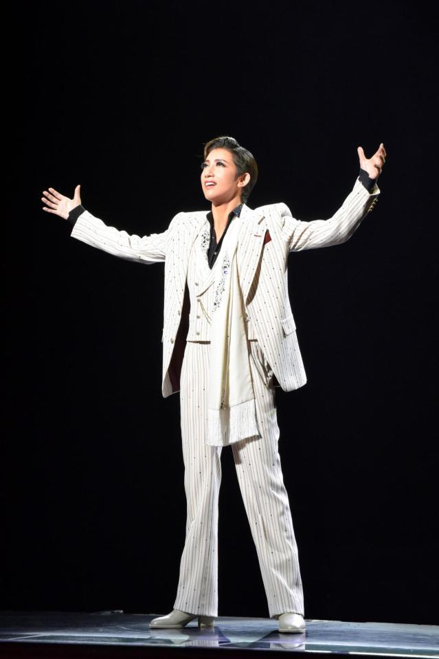 　サヨナラショーに臨んだ宙組トップスターの真風涼帆Ⓒ宝塚歌劇団