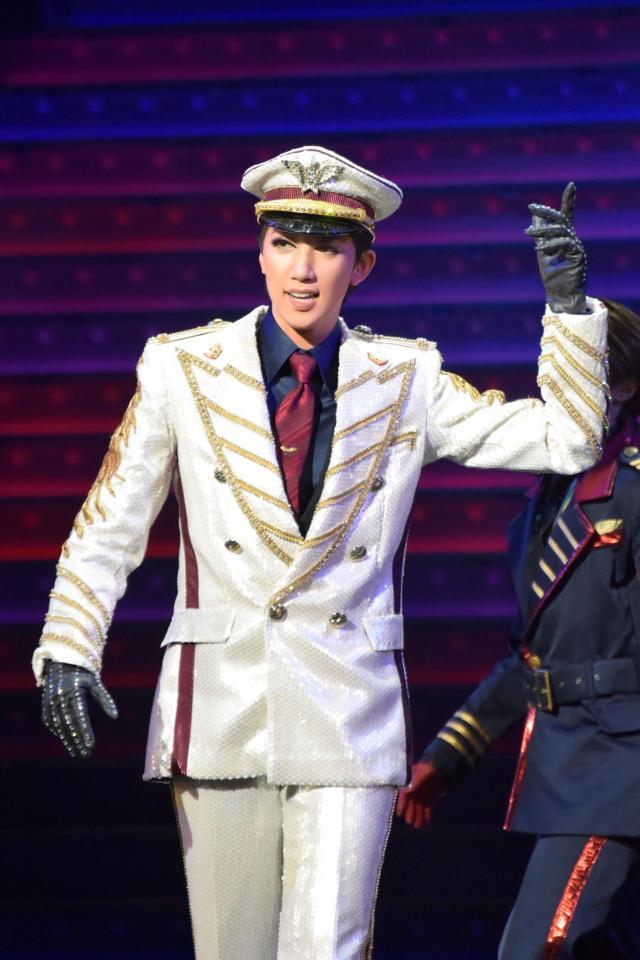 　サヨナラショーに臨んだ宙組トップスターの真風涼帆Ⓒ宝塚歌劇団