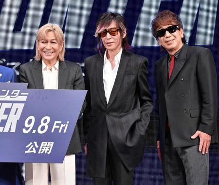 　３人そろって登場したＴＭ　ＮＥＴＷＯＲＫの（左から）小室哲哉、宇都宮隆、木根尚登（撮影・佐々木彰尚）