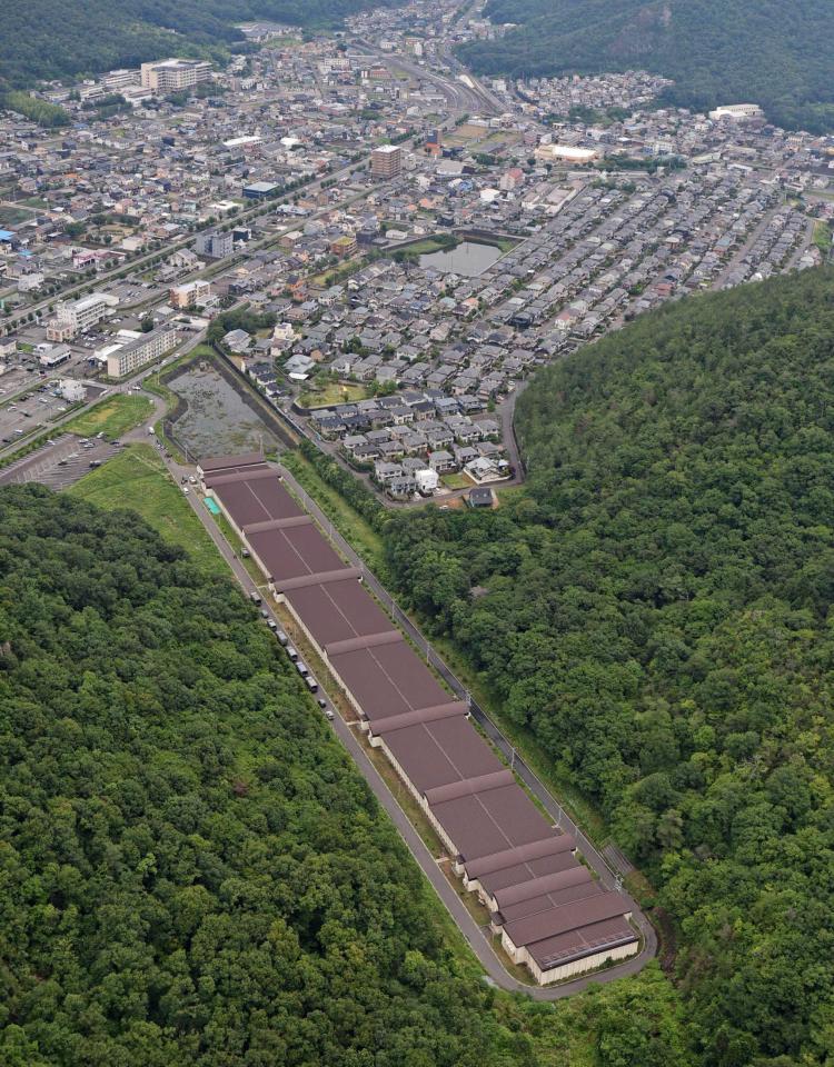 　岐阜市の住宅地に隣接する陸上自衛隊日野基本射撃場（共同通信社ヘリから）