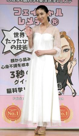 　　「フェイシャルレメディ」の１日ＰＲ大使に就任した雛形あきこ