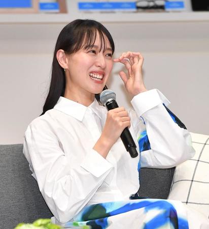 　イベント中に大笑いする戸田恵梨香（撮影・出月俊成）