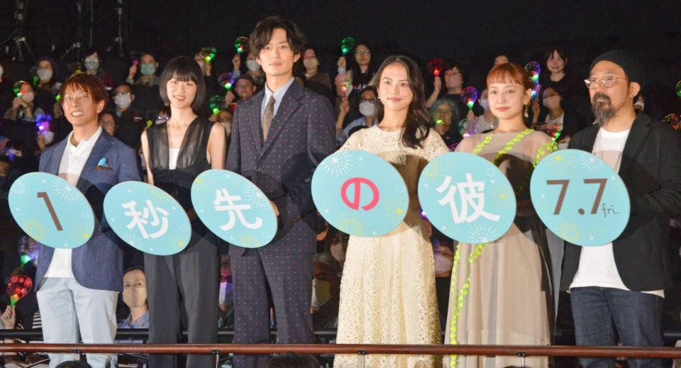 　（左から）しみけん、片山友希、岡田将生、清原果耶、福室莉音、山下敦弘監督