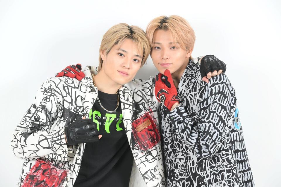 　ＯＮＥ　Ｎ’ＯＮＬＹのＫＥＮＳＨＩＮ（左）とＨＡＹＡＴＯ（撮影・堀内翔）