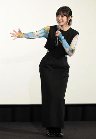 　舞台あいさつを行った広瀬すず