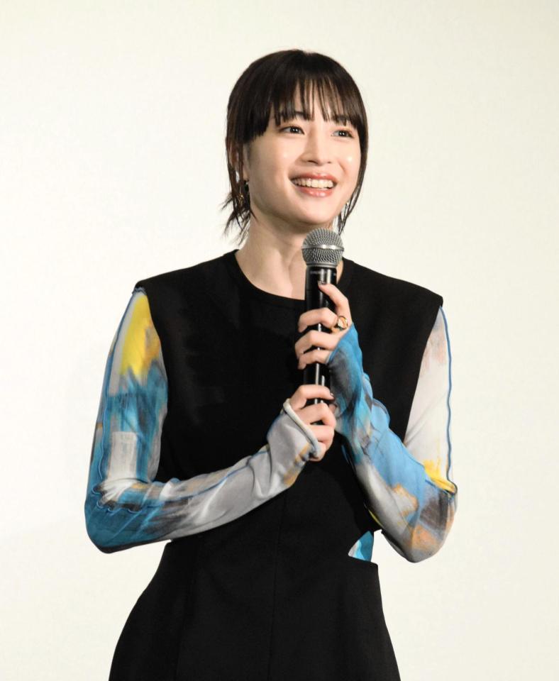 　舞台あいさつを行った広瀬すず