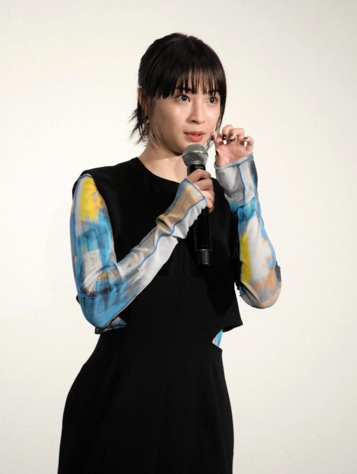 　舞台あいさつを行った広瀬すず