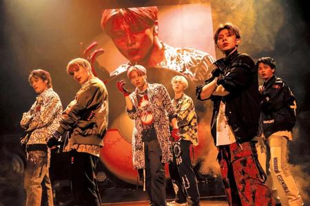 　ＯＮＥ　Ｎ’ＯＮＬＹの（左から）ＫＥＮＳＨＩＮ、ＴＥＴＴＡ、ＨＡＹＡＴＯ、ＲＥＩ、ＥＩＫＵ、ＮＡＯＹＡ