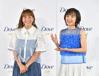 　仲良く話す藤本美貴（左）と山口もえ（撮影・西岡正）