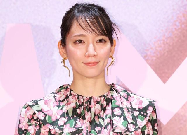 吉岡里帆×黒柳徹子「美しさ限界突破」２ショ「待ち受けに」「徹子の