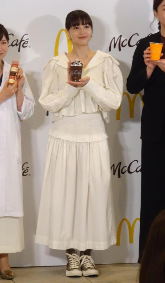 　キュートなカジュアルコーデで登場した広瀬すず