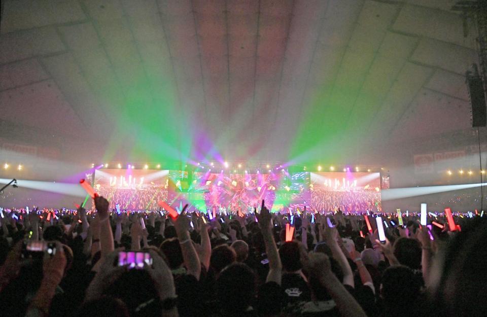 　５万人の「清掃員」で埋まった東京ドーム