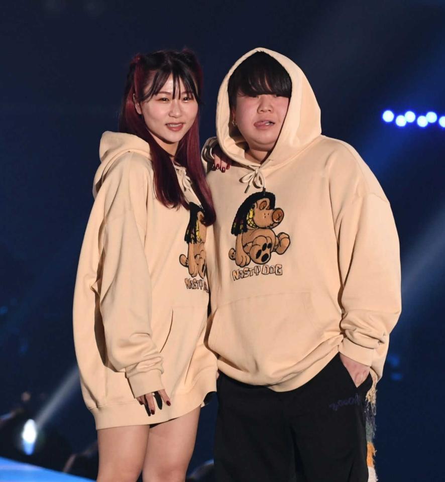 　夜のひと笑いのいちえ（左）、こう