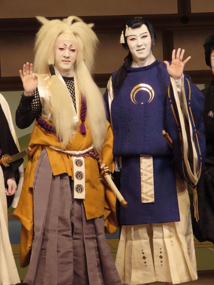 　初日前会見を行った（左から）尾上右近、尾上松也