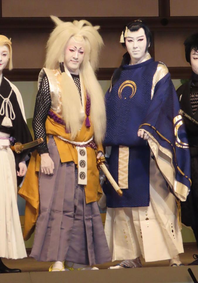 　初日前会見を行った（左から）尾上右近、尾上松也