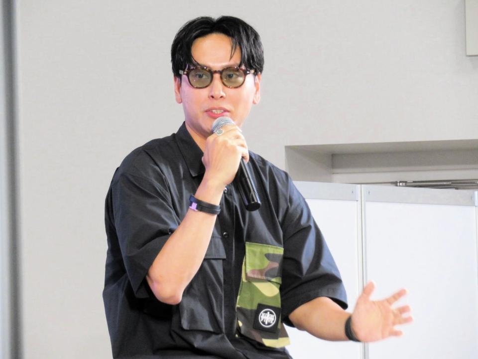 　キャンプ愛を語る山下健二郎