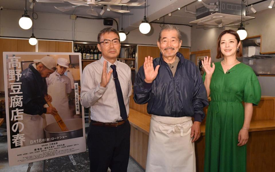 　映画「高野豆腐店の春」の完成報告会に登場した（左から）三原光尋監督、藤竜也、加藤紀子（撮影・佐々木彰尚）