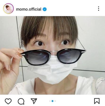 　桃のインスタグラム＠ｍｏｍｏ．ｏｆｆｉｃｉａｌより。２０年の二重整形直後の写真