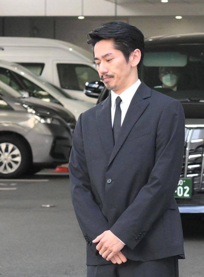 　保釈された永山絢斗被告（撮影・伊藤笙子）