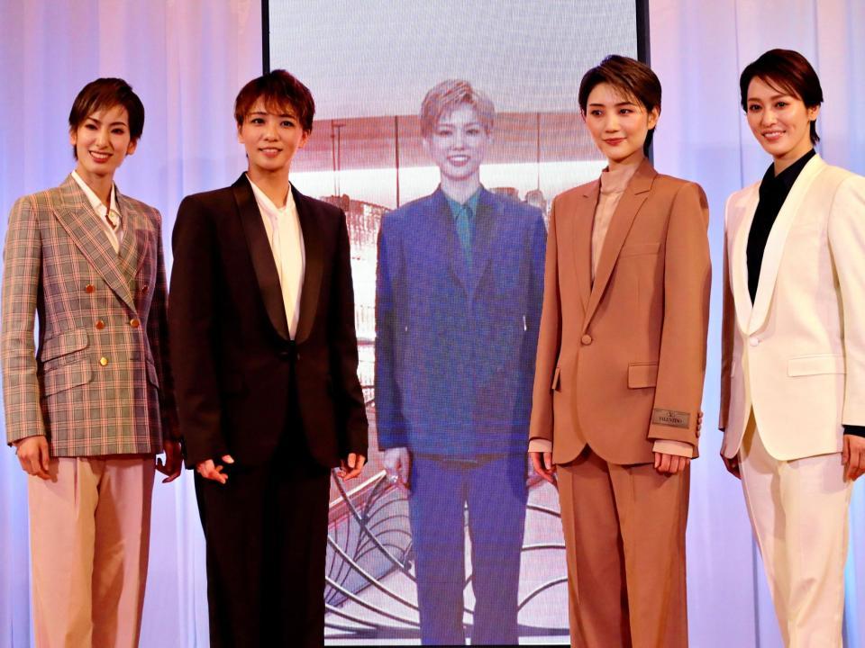 　宝塚１１０周年記念概要会見に出席した（左から）花組・柚香光、星組・礼真琴、雪組・彩風咲奈（リモート）、宙組・芹香斗亜、月組・月城かなと