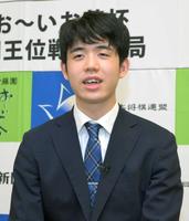 　対局にかける思いなどを話す藤井聡太王位＝１２日