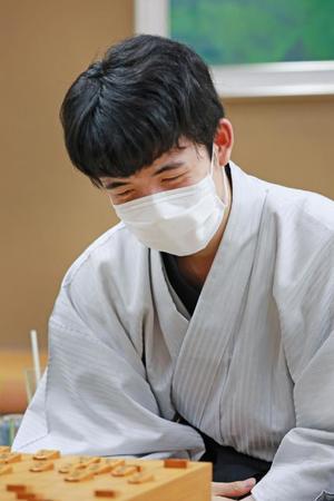 佐々木大地七段に勝ち、対局を振り返る藤井聡太王位