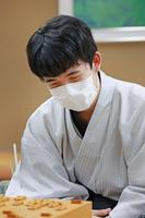 佐々木大地七段に勝ち、対局を振り返る藤井聡太王位