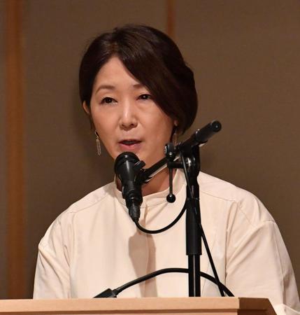 　いのうえ歌舞伎「天號星」の製作発表で司会を務める中井美穂アナウンサー（撮影・佐々木彰尚）