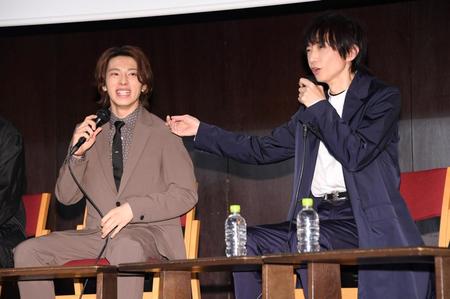 　笑顔でトークする林一敬（左）と内海光司（撮影・棚橋慶太）