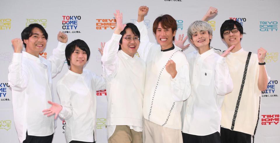 　ポーズを決める（左から）伊沢拓司、山本祥彰、鶴崎修功、須貝駿貴、乾、ふくらＰ（撮影・堀内翔）