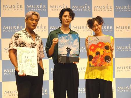 　（左から）ＥＬＬＹ、塩野瑛久、山口乃々華