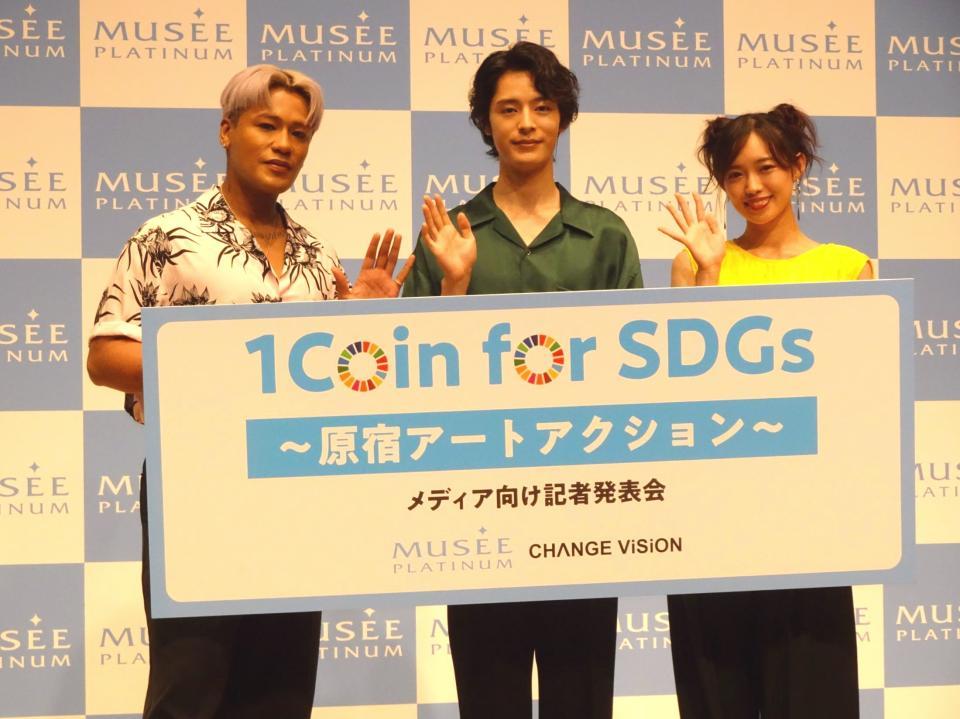 　（左から）ＥＬＬＹ、塩野瑛久、山口乃々華