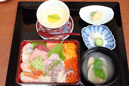 　藤井聡太王位が昼食に選んだ「海鮮ちらし」＝日本将棋連盟提供