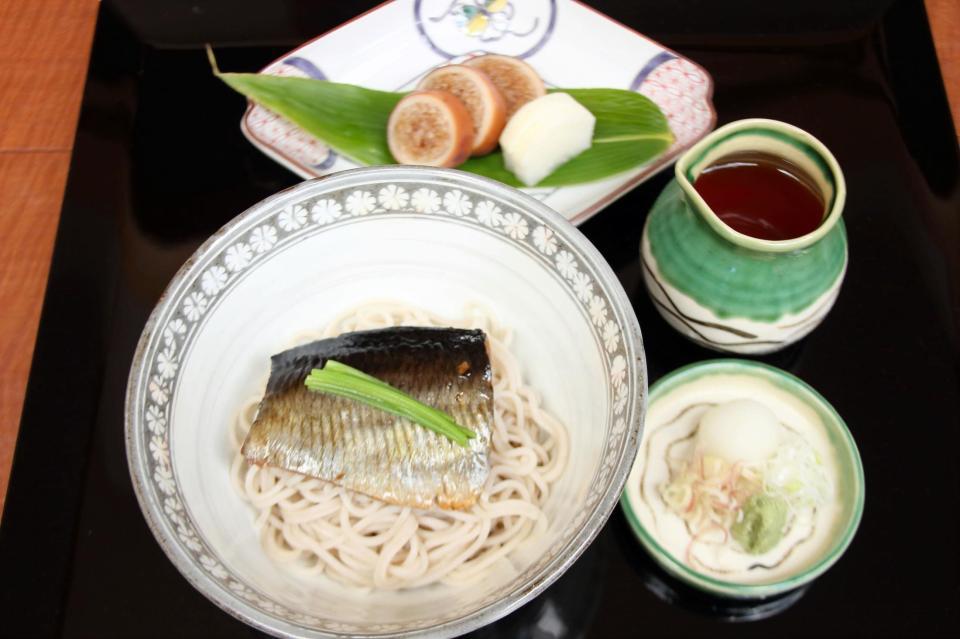 　佐々木七段が昼食に選んだ「小樽産鰊そば」＝日本将棋連盟提供