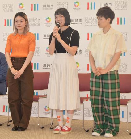 　イベントに出席した（左から）ＳＨＩＳＨＡＭＯの松岡彩、宮崎朝子、吉川美冴貴
