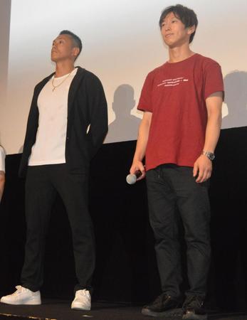 　黒石高大（左）と白川竜次