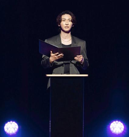 　２６日のイベントでカミングアウトした與真司郎＝２６日