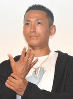 　叢雲ポーズを決める黒石高大