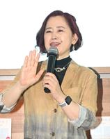 　笑顔で取材に応じる梶浦由記氏（撮影・金田祐二）