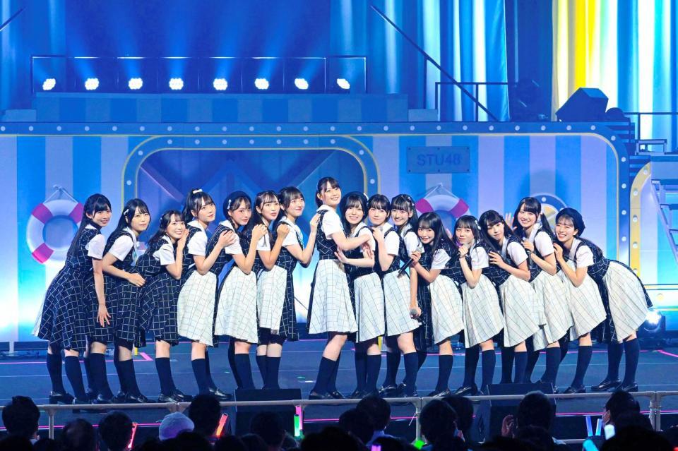 　卒業を発表したＳＴＵ４８・瀧野由美子（中央）