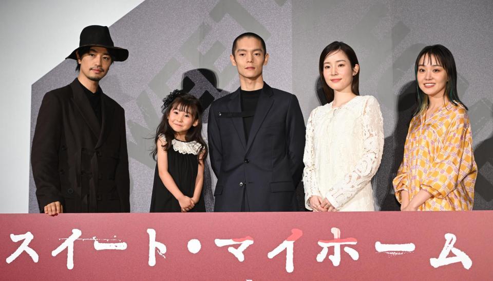 　ジャパンプレミアを迎えた（左から）齊藤工監督、磯村アメリ、窪田正孝、蓮佛美沙子、奈緒（撮影・金田祐二）