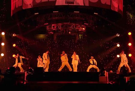 　三代目　Ｊ　ＳＯＵＬ　ＢＲＯＴＨＥＲＳの（左から）山下健二郎、岩田剛典、ØＭＩ、ＮＡＯＴＯ、今市隆二、ＥＬＬＹ、小林直己